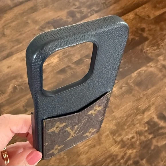 Louis Vuitton Phone Case with Monogram Card Slot - Picture 10 of 11